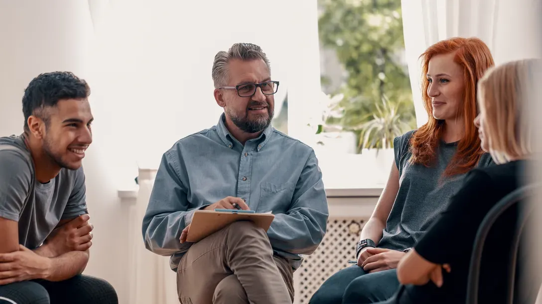 Junge Frau während ihres Bewerbungscoachings bei der EuBiA.